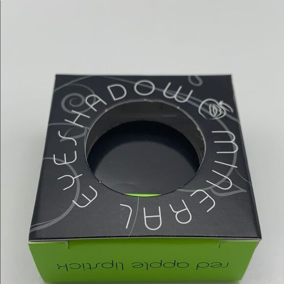 NIB RedAppleLipstick Mineral Eyeshadow-Black Magic - Picture 3 of 5